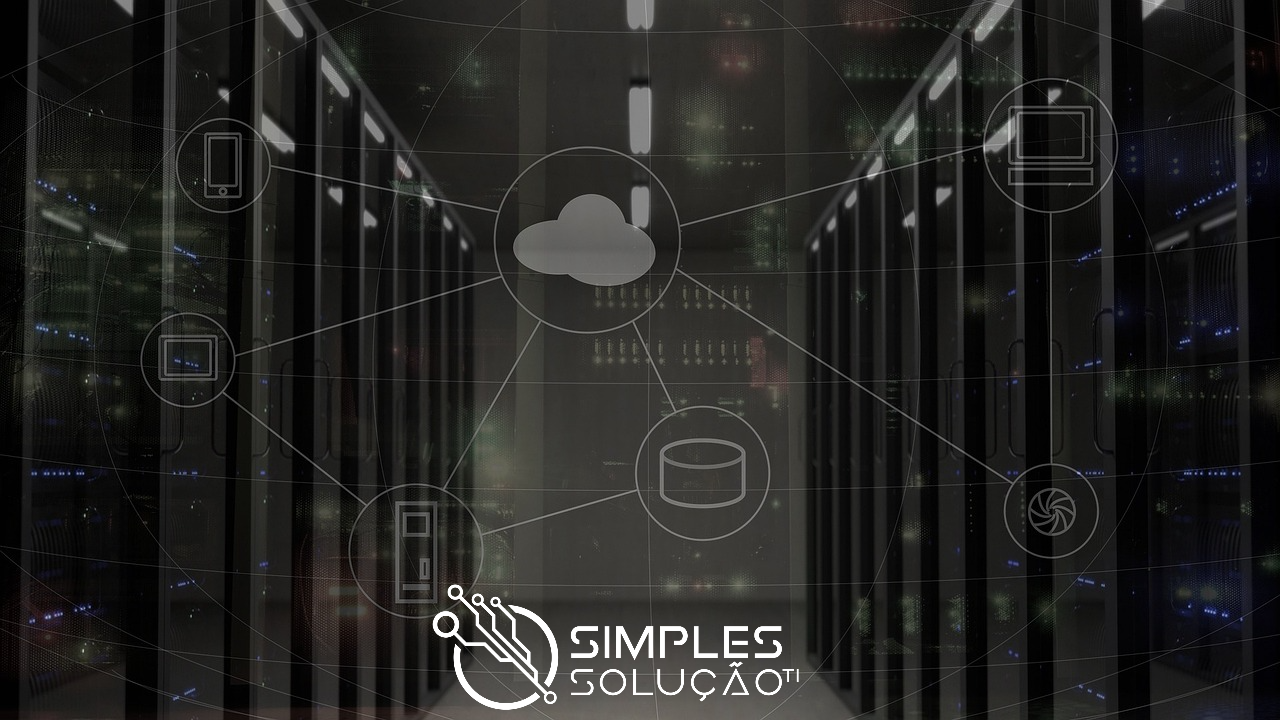 Cabeamento estruturado em rack com patch panel e cabos identificados