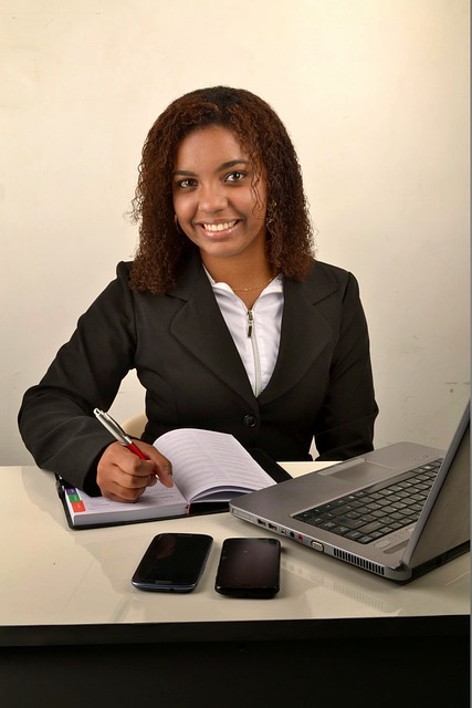 Técnica de suporte em TI atendendo empresa no Rio de Janeiro